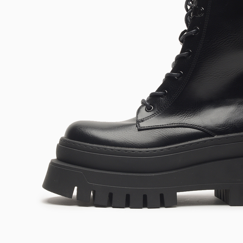 a pie-Botas-Nisha FN