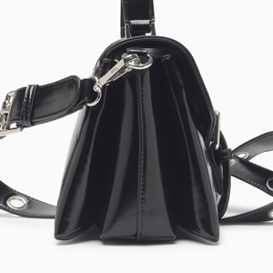 a pie-Cartera-Cartera Riot FN