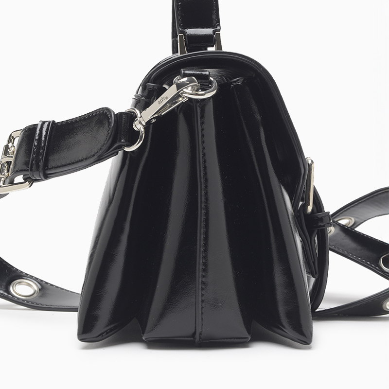 a pie-Cartera-Cartera Riot FN